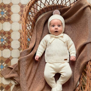 Conjunto punto con gorrito trenzado natural